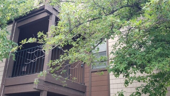 Building Photo - 1465 E Peckham Ln