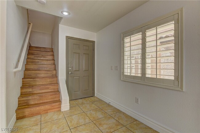 Building Photo - 236 Fairway Woods Dr