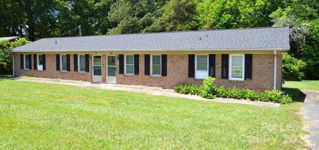 Building Photo - 111 Pearl Cir