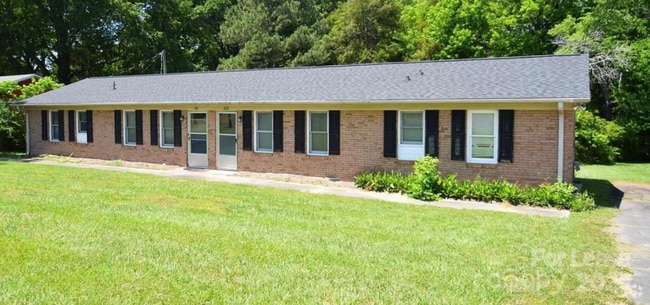 Building Photo - 111 Pearl Cir