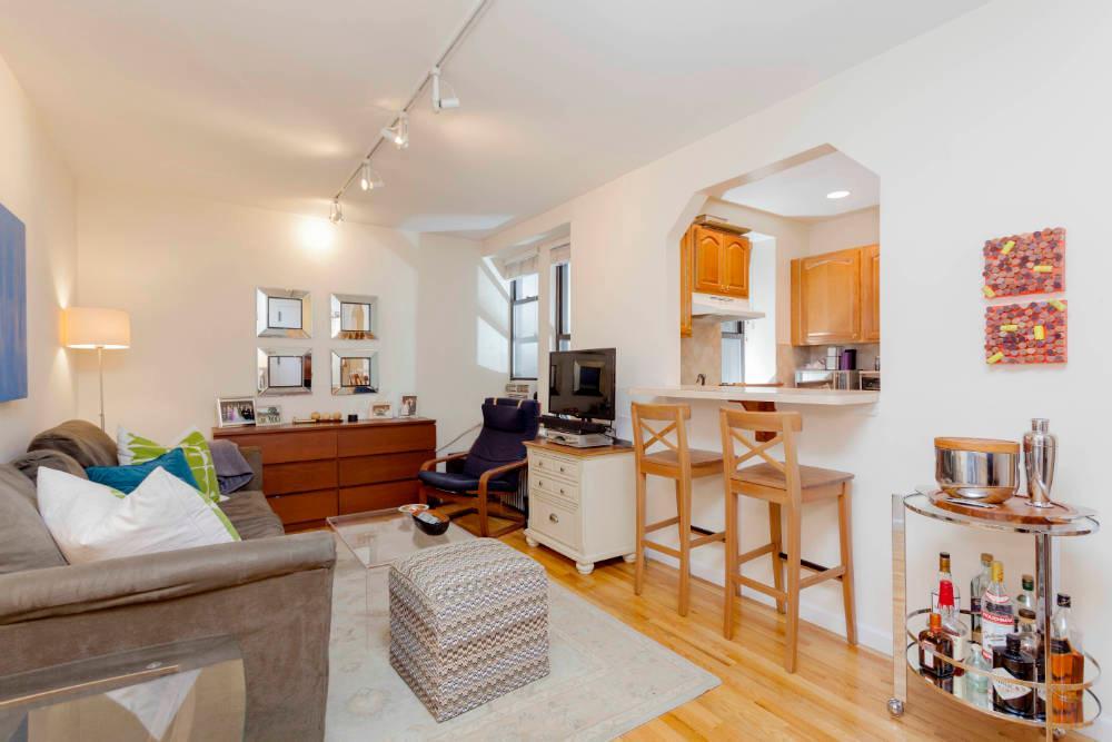 Building Photo - 337 W 21st St