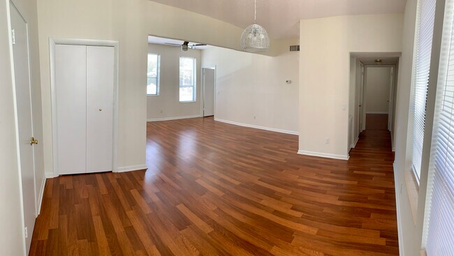 Comedor - 2545 Oak St