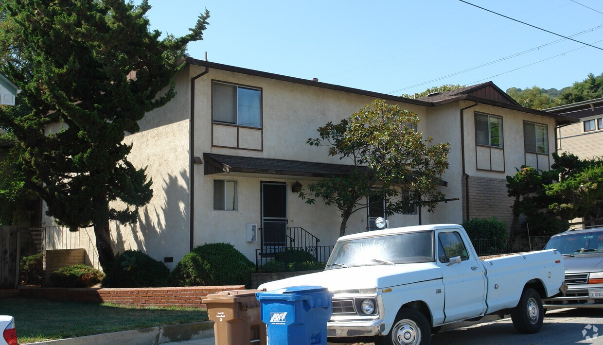 Building Photo - 711 Talbart St