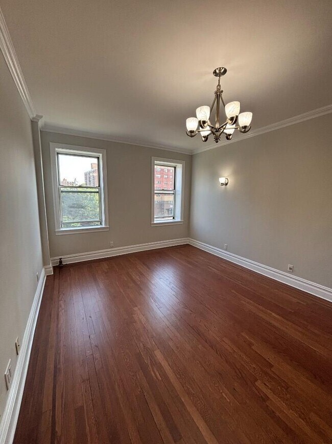 Foto del edificio - 1 bedroom in WOODSIDE NY 11377