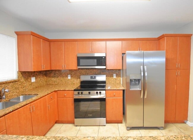 Foto del edificio - 3746 NW 201st Terrace