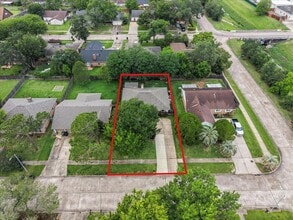 Building Photo - 883 Silverpines Rd