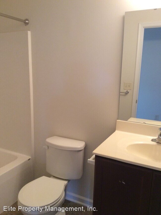 Building Photo - 3 br, 2.5 bath House - 2230 Live Oak Ln