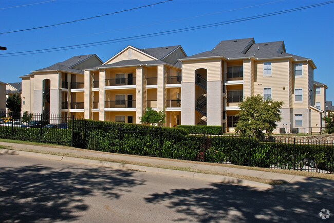 Castle Rock At Denton Apartments Tx Primary Photo Castle Rock At Denton