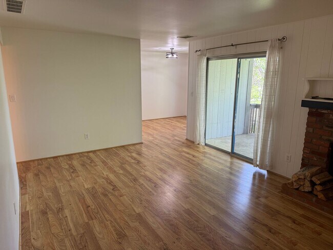 Foto del edificio - Stylish & Convenient 1-Bedroom Condo in Pr...