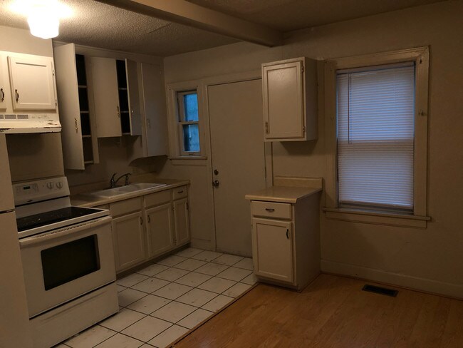 Building Photo - 410 N Lorraine
