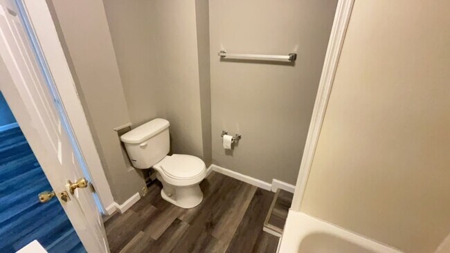 Building Photo - 55 Forest Glen Ave