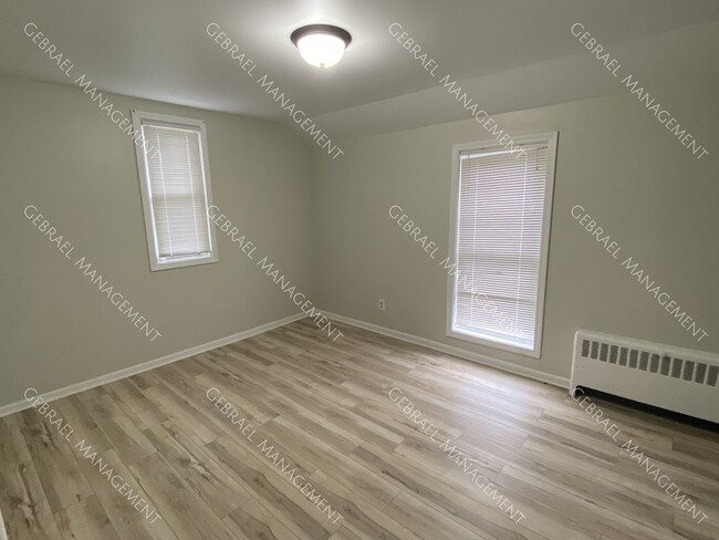 Building Photo - 1249 Tenny St