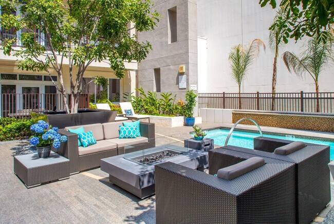 Foto del edificio - Broadstone Miracle Mile