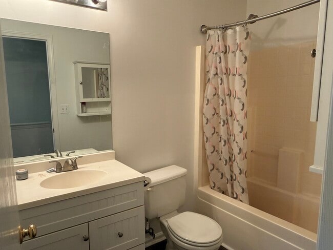 Building Photo - 130 Creston Cir