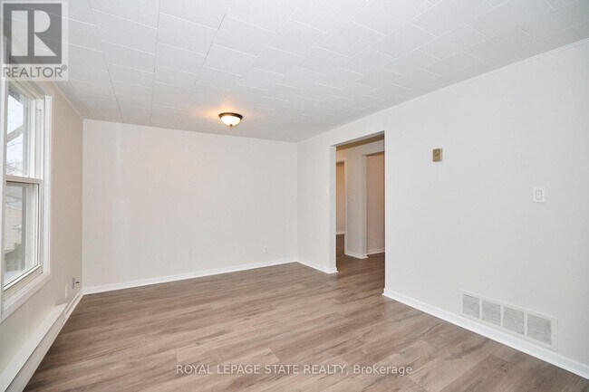 Building Photo - 33 Lock St