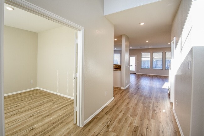 Foto del edificio - 3716 Vail Spgs Dr