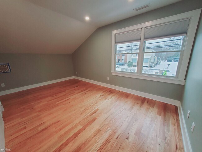 Building Photo - 1 br, 1 bath Condo - 18 Belltown Rd Unit 4