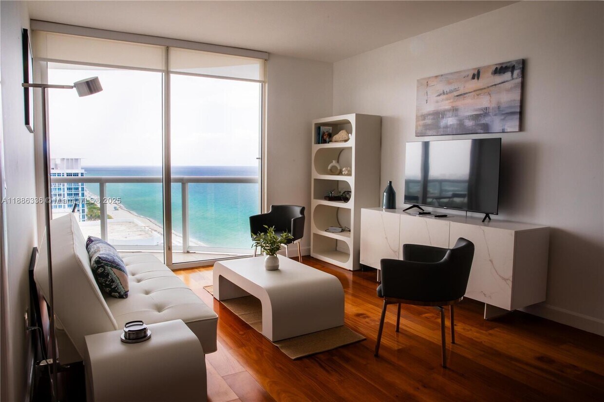 Foto principal - 6365 Collins Ave