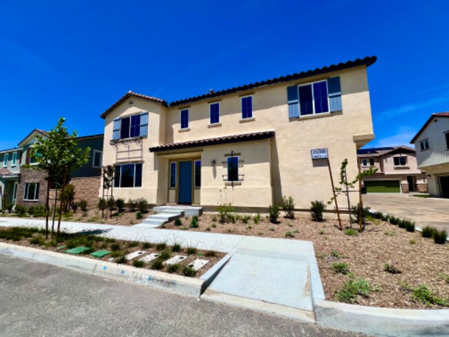 Building Photo - 16300 Lozano St
