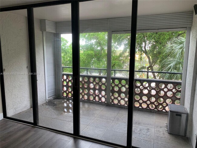 Foto del edificio - 4222 Inverrary Blvd