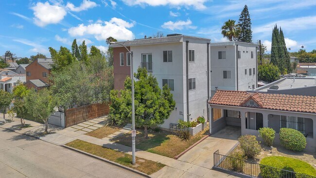 Foto del edificio - 1846 S Curson Ave