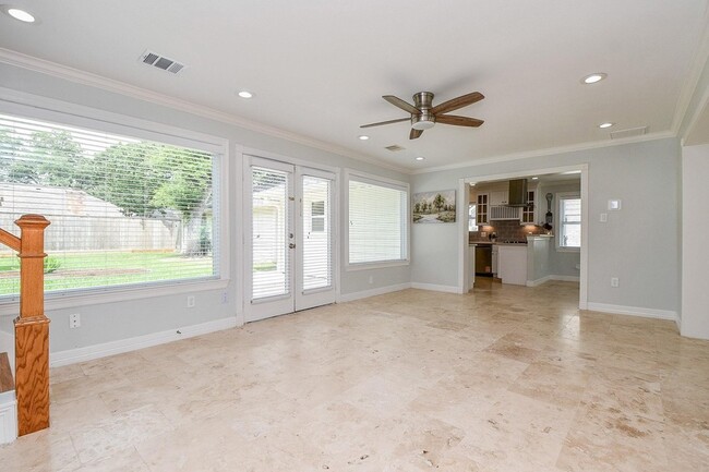 Building Photo - 707 Thistlewood Dr