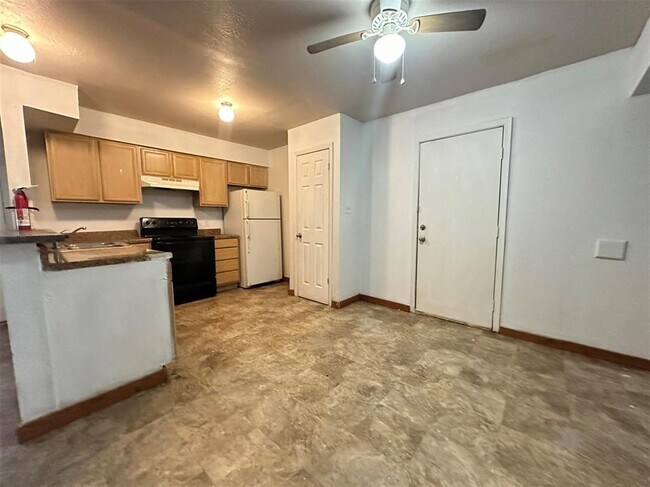 Building Photo - 1105 Westwood Ln