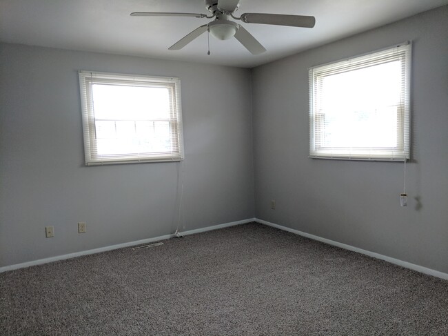 Building Photo - 4363 Tonawanda Trl