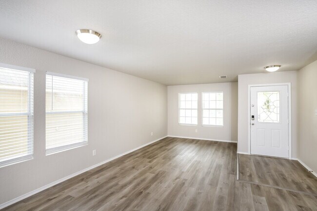 Building Photo - 811 Rodeo Ranch