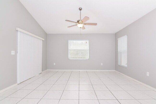 Foto del edificio - 24146 Cross Ln
