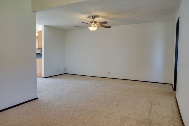 Building Photo - Rolling Hills Rambler