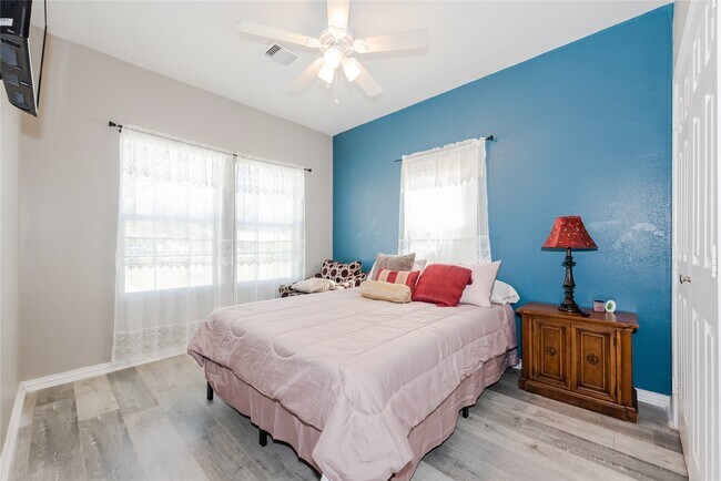 Foto del edificio - 8210 Bigwood St