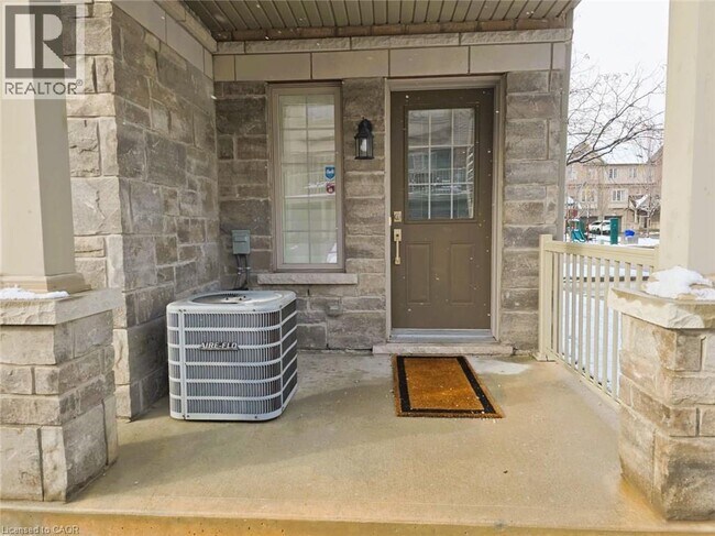 Photo du bâtiment - 96 Plains Rd E