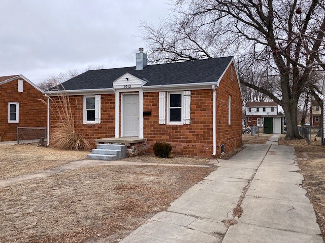 Primary Photo - 1012 S Locust St