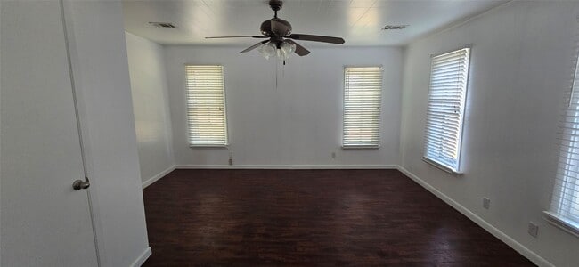 Building Photo - 2266 Young Rd