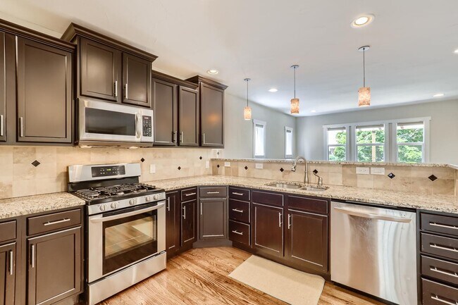 Foto del edificio - Spectacular Mayfair home with great backyard entertaining