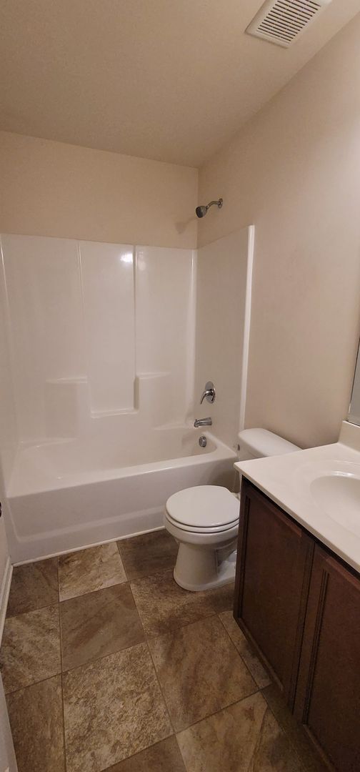 Foto del edificio - Two-Story, 3 Bedroom, 2.5 Bath Home Located in Established Neighborhood- Near Campbell University