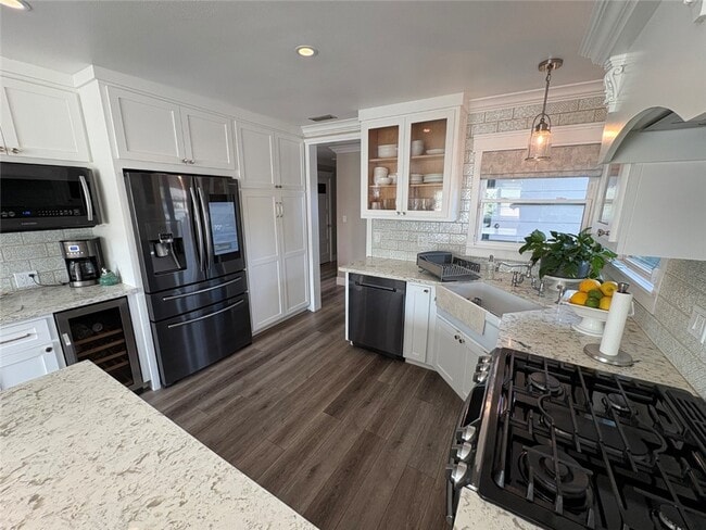 Building Photo - 15471 Victoria