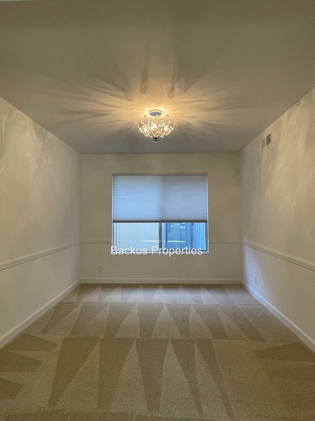 Foto del edificio - Recently remodeled three bedroom home in T...