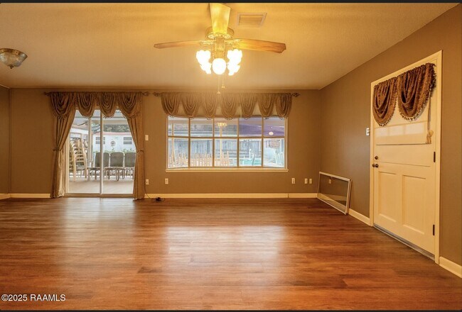 Foto del edificio - 119 Gayle Dr