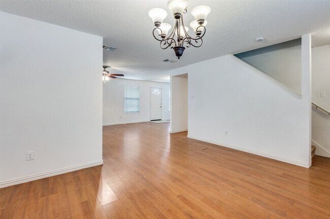 Foto del edificio - 5224 Royal Burgess Dr