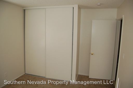 Building Photo - 905 Staffordshire Cir