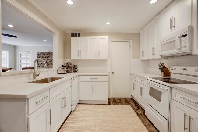 Foto del edificio - 1601 S Shepherd Dr