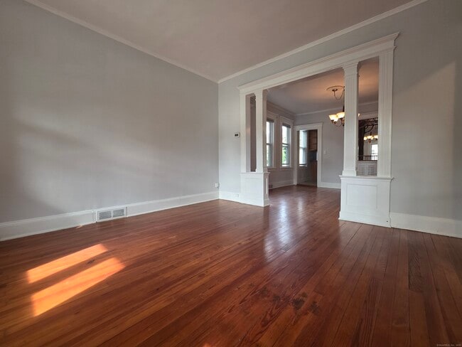 Building Photo - 264 Villa Ave