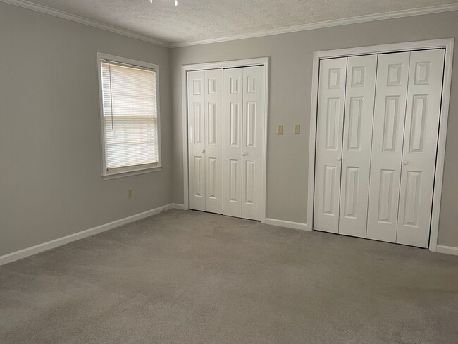 Building Photo - 1021 Deni Ct