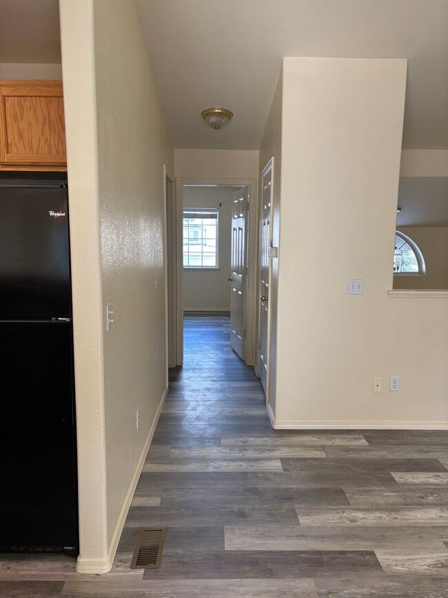 Building Photo - 726-728 E Spokane Ave