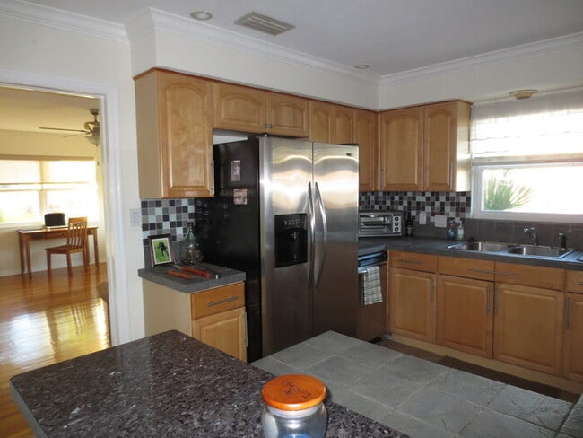 Building Photo - Charming 2-Bedroom Home in South Tampa ? C...