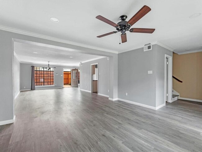 Building Photo - 10305 Briar Forest Dr