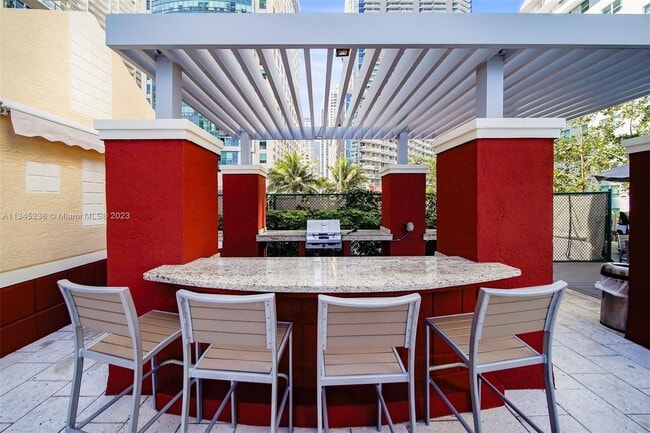 Barbeque area - 1155 Brickell Bay Dr