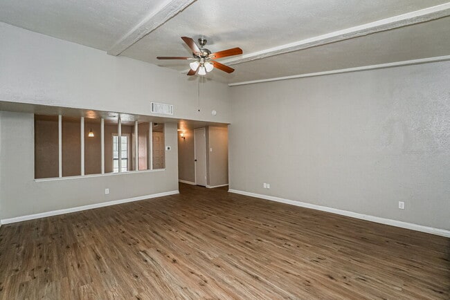 Building Photo - 4141 Yellowleaf Dr